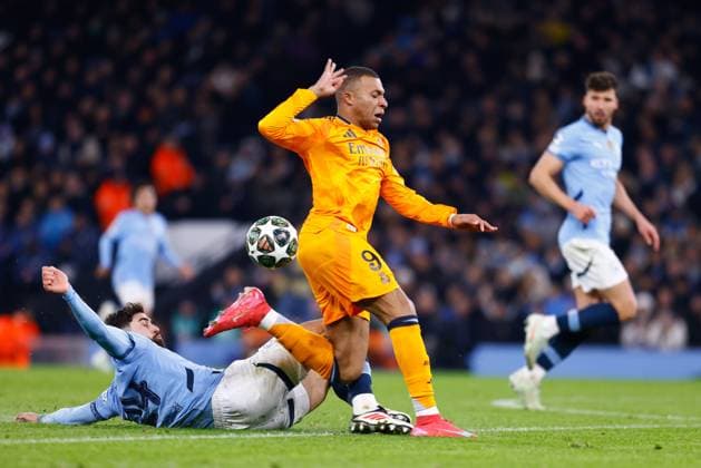 February 11, 2025, Manchester, Manchester, ENGLAND: Kylian Mbappe of Real Madrid and Josko Gvardiol of Manchester City in action during the UEFA Champions League 2024 25 League Knockout Play-off First Leg match between Manchester City and Real Madrid at Manchester City Stadium on February 11, 2025, in Manchester, England. Manchester ENGLAND - ZUMAa181 20250211_zaa_a181_203 Copyright: xDennisxAgyemanx