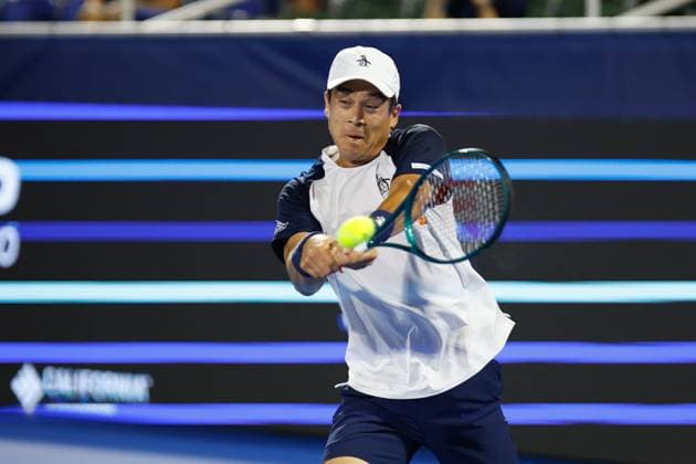 DELRAY BEACH, FL - FEBRUARY 11: Mackenzie McDonald in action during R32 against Kei Nishikori at the Delray Beach Open on Tuesday February 11, 2025, at the Delray Beach Stadium & Tennis Center in Delray Beach, Florida.(Photo by Chris Arjoon Icon Sportswire) TENNIS: FEB 11 Delray Beach Open EDITORIAL USE ONLY Icon25021100111