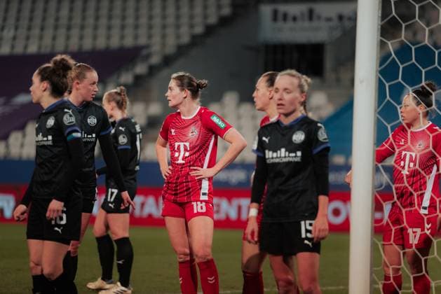 11 02 25, Women, Soccer, 1 BL, Season 2024 2025, SGS Essen 1 FC Köln, Matchday 13 Taylor Ziemer 18 from 1 FC Koeln waiting for corner Essen Stadion an der Hafenstrasse NRW Germany