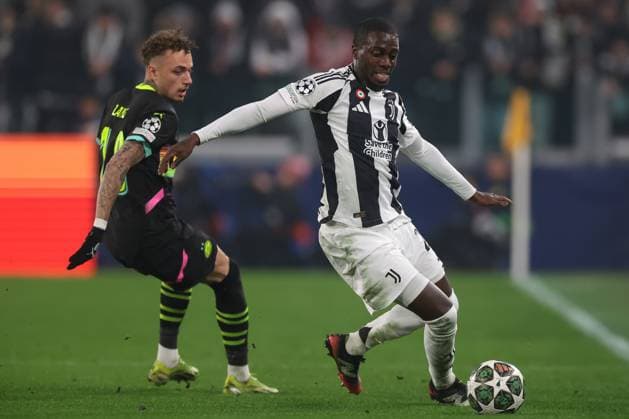 Turin, Italy, 11th February 2025. Timothy Weah of Juventus is pursued by Noa Lang of PSV Eindhoven during the UEFA Champions League match at Allianz Stadium, Turin. Picture credit should read: Jonathan Moscrop Sportimage EDITORIAL USE ONLY. No use with unauthorised audio, video, data, fixture lists, club league logos or live services. Online in-match use limited to 120 images, no video emulation. No use in betting, games or single club league player publications. SPI_117_JM_JUVE_PSV_UCL SPI-3661-0111