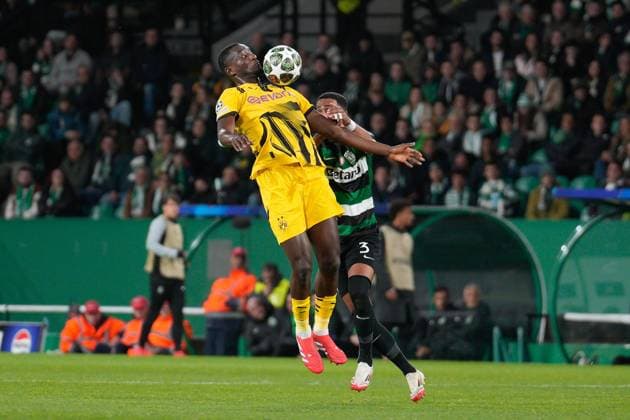 Sporting CP Vs Borussia Dortmund in Lisbon, Portugal - 11 Feb 2025 Serhou Guirassy of Borussia Dortmund (L) and Jeremiah St. Juste of Sporting CP (R) in action during the UEFA Champions League 2024 25 Knockout phase play-offs1st leg between Sporting CP and Borussia Dortmund at Estadio Jose Alvalade. Final score: Sporting CP 0:3 Borussia Dortmund Lisbon Portugal Copyright: xBrunoxdexCarvalhox xSOPAxImagesx brunodecarvalho_sportingborussia-602