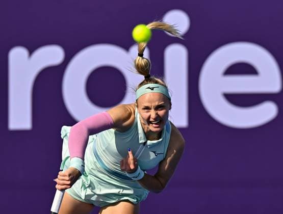 QATAR TOTALENERGIES OPEN - DAY FOUR Rebecca Sramkova of Slovakia competes in her round of 16 match against Elena Rybakina of Kazakistanduring the WTA, Tennis Damen Qatar TotalEnergies Open 2025 tennis tournament at the Khalifa International Tennis Complex in Doha, Qatar, on February 12, 2025. Copyright: xNOUSHADx
