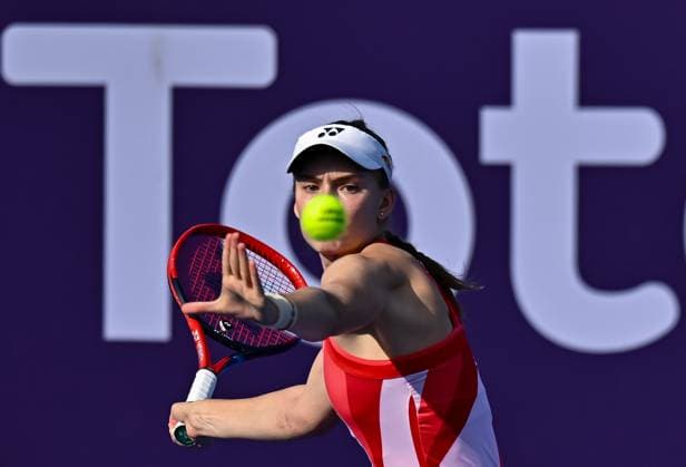 QATAR TOTALENERGIES OPEN - DAY FOUR Elena Rybakina of Kazakistan competes in her round of 16 match againstRebecca Sramkova of Slovakia during the WTA, Tennis Damen Qatar TotalEnergies Open 2025 tennis tournament at the Khalifa International Tennis Complex in Doha, Qatar, on February 12, 2025. Copyright: xNOUSHADx