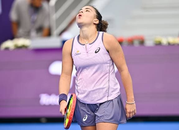 QATAR TOTALENERGIES OPEN - DAY FOUR Jasmine Paolini of Italy competes in her round of 16 match Jasmine Paolini of Italy during the WTA, Tennis Damen Qatar TotalEnergies Open 2025 tennis tournament at the Khalifa International Tennis Complex in Doha, Qatar, on February 12, 2025. Copyright: xNOUSHADx