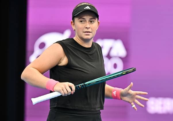 QATAR TOTALENERGIES OPEN - DAY FOUR Jelena Ostapenko of Latvia competes in her round of 16 match Jasmine Paolini of Italy during the WTA, Tennis Damen Qatar TotalEnergies Open 2025 tennis tournament at the Khalifa International Tennis Complex in Doha, Qatar, on February 12, 2025. Copyright: xNOUSHADx