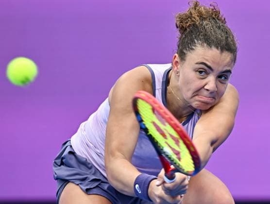 QATAR TOTALENERGIES OPEN - DAY FOUR Jasmine Paolini of Italy competes in her round of 16 match Jasmine Paolini of Italy during the WTA, Tennis Damen Qatar TotalEnergies Open 2025 tennis tournament at the Khalifa International Tennis Complex in Doha, Qatar, on February 12, 2025. Copyright: xNOUSHADx