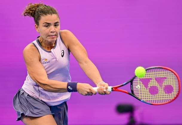 QATAR TOTALENERGIES OPEN - DAY FOUR Jasmine Paolini of Italy competes in her round of 16 match Jasmine Paolini of Italy during the WTA, Tennis Damen Qatar TotalEnergies Open 2025 tennis tournament at the Khalifa International Tennis Complex in Doha, Qatar, on February 12, 2025. Copyright: xNOUSHADx