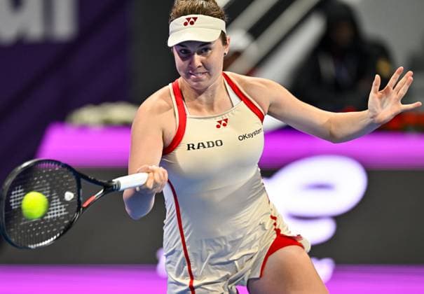 QATAR TOTALENERGIES OPEN - DAY FOUR Linda Noskova of Czech Republic competes in her round of 16 match Iga Swiatek of Poland during the WTA, Tennis Damen Qatar TotalEnergies Open 2025 tennis tournament at the Khalifa International Tennis Complex in Doha, Qatar, on February 12, 2025. Copyright: xNOUSHADx