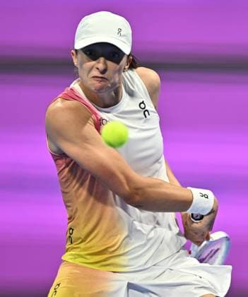 QATAR TOTALENERGIES OPEN - DAY FOUR Iga Swiatek of Poland competes in her round of 16 match Linda Noskova of Czech Republic during the WTA, Tennis Damen Qatar TotalEnergies Open 2025 tennis tournament at the Khalifa International Tennis Complex in Doha, Qatar, on February 12, 2025. Copyright: xNOUSHADx