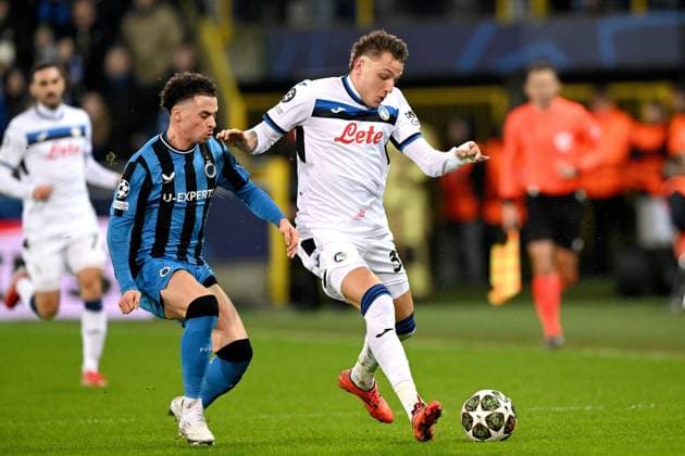 BRUGGE - (l-r) Chemsdine Talbi of Club Brugge KV, Mateo Retegui of Atalanta BC during the UEFA Champions League playoff match between Club Brugge and Atalanta BC at Jan Breydel Stadium on Feb. 12, 2025 in Bruges, Belgium. ANP Hollandse Hoogte UEFA Champions League 2024 25 League Knockout Play-off First Leg 2024 25 xVIxANPxSportx xGerritxvanxKeulenxIVx 519809035 originalFilename: 519809035.jpg