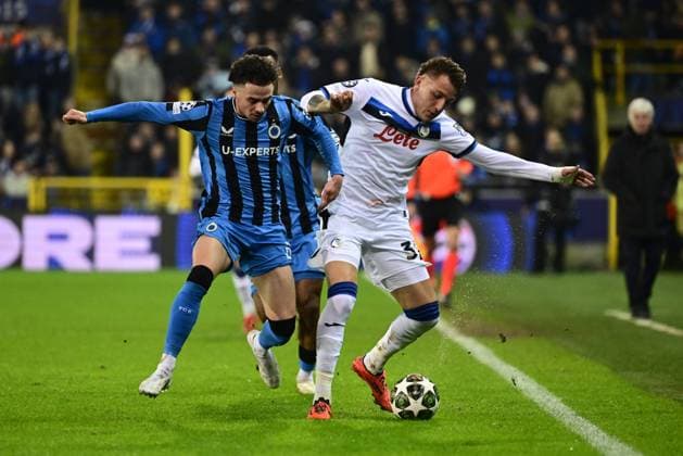 Club Brugge v Atalanta - UEFA Champions League BRUGGE, BELGIUM - FEBRUARY 12 : Talbi Chemsdine midfielder of Club Brugge, Retegui Mateo forward of Atalanta in action during the UEFA Champions League 2024 25 knockout phase play-off match first round between Club Brugge and Atalanta on February 12, 2025 in Brugge, Belgium, 12 02 2025 Brugge Belgium  Copyright: xPeterxDexVoechtx