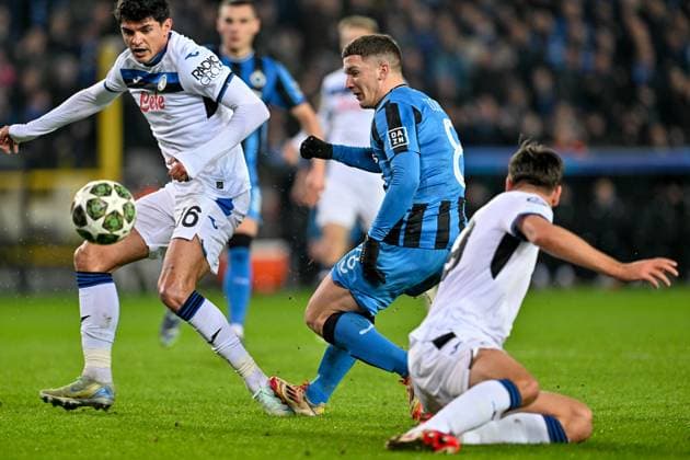 250212 Champions League Knock Out Club Brugge vs Atalanta Christos Tzolis (8) of Club Brugge pictured in action during a soccer game between Belgian Club Brugge KV and Italian Atalanta Bergamo in the UEFA Champions League Knockout phase play-offs leg 1 of the 2024-25 season, on Wednesday 12 February 2025 in Brugge , Belgium . photo Isosport David Catry Brugge Belgium  Copyright: xDavidxCatryx 20250212DC2_9906