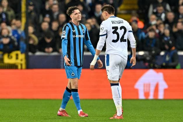 250212 Champions League Knock Out Club Brugge vs Atalanta Maxim De Cuyper (55) of Club Brugge reacts towards Mateo Retegui (32) of Atalanta during a soccer game between Belgian Club Brugge KV and Italian Atalanta Bergamo in the UEFA Champions League Knockout phase play-offs leg 1 of the 2024-25 season, on Wednesday 12 February 2025 in Brugge , Belgium . photo Isosport David Catry Brugge Belgium  Copyright: xDavidxCatryx 20250212DC2_0528