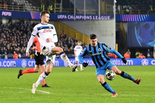 BRUGGE - (l-r) Stefan Posch of Atalanta BC, Christos Tzolis of Club Brugge KV during the UEFA Champions League playoff match between Club Brugge and Atalanta BC at Jan Breydel Stadium on Feb. 12, 2025 in Bruges, Belgium. ANP Hollandse Hoogte UEFA Champions League 2024 25 League Knockout Play-off First Leg 2024 25 xVIxANPxSportx xGerritxvanxKeulenxIVx 519813494 originalFilename: 519813494.jpg