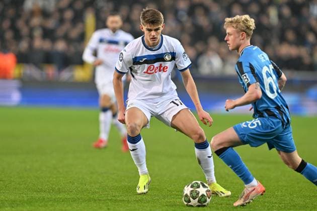 250212 Champions League Knock Out Club Brugge vs Atalanta Charles De Ketelaere (17) of Atalanta pictured during a soccer game between Belgian Club Brugge KV and Italian Atalanta Bergamo in the UEFA Champions League Knockout phase play-offs leg 1 of the 2024-25 season, on Wednesday 12 February 2025 in Brugge , Belgium . photo Isosport David Catry Brugge Belgium  Copyright: xDavidxCatryx 20250212DC2_0992