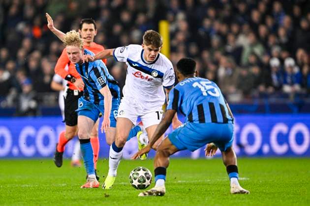 Club Brugge v Atalanta - UEFA Champions League BRUGGE, BELGIUM - FEBRUARY 12 : De Ketelaere Charles forward of Atalanta, Seys Joaquim defender of Club Brugge in action during the UEFA Champions League 2024 25 knockout phase play-off match first round between Club Brugge and Atalanta on February 12, 2025 in Brugge, Belgium, 12 02 2025 Brugge Belgium  Copyright: xDhax