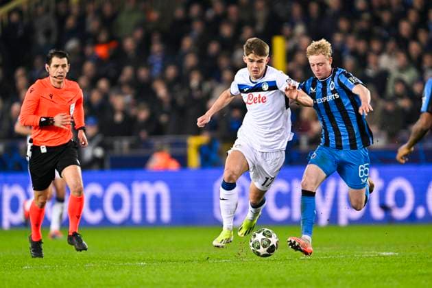 Club Brugge v Atalanta - UEFA Champions League BRUGGE, BELGIUM - FEBRUARY 12 : De Ketelaere Charles forward of Atalanta, Seys Joaquim defender of Club Brugge in action during the UEFA Champions League 2024 25 knockout phase play-off match first round between Club Brugge and Atalanta on February 12, 2025 in Brugge, Belgium, 12 02 2025 Brugge Belgium  Copyright: xDhax