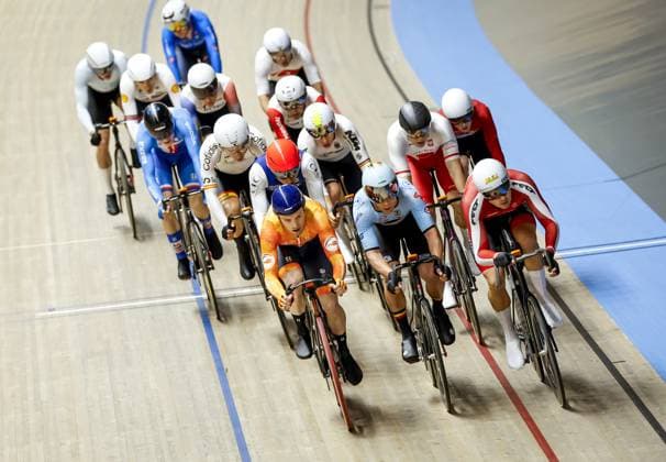 HEUSDEN-ZOLDER - Yoeri Havik (left) in action on the waste race during the first day of the European Track cycling, Rad, Radsport, Bahnrad, Bahn championships in Belgium. ANP BAS CZERWINSKI xVIxANPxSportx xxANPxIVx 519815136 originalFilename: 519815136.jpg