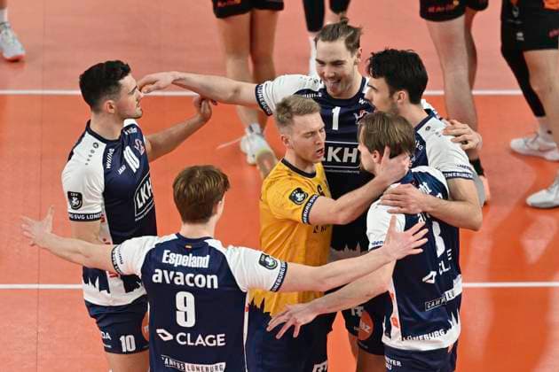 GER CEV Champions League, SVG Lueneburg vs Berlin Recycling Volleys 12 02 2025, LKH Arena, Lueneburg, GER CEV Champions League, SVG Lueneburg vs Berlin Recycling Volleys in the picture the Lueneburg team cheers nordphotoxGmbH xWitke nph00002