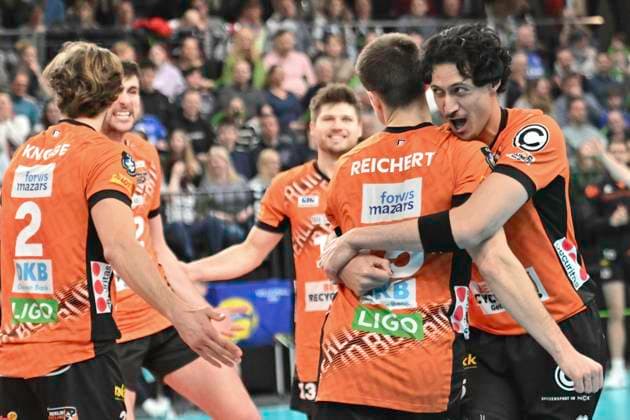 GER CEV Champions League, SVG Lueneburg vs Berlin Recycling Volleys 12 02 2025, LKH Arena, Lueneburg, GER CEV Champions League, SVG Lueneburg vs Berlin Recycling Volleys in the picture the Berlin team cheers nordphotoxGmbH xWitke nph00002