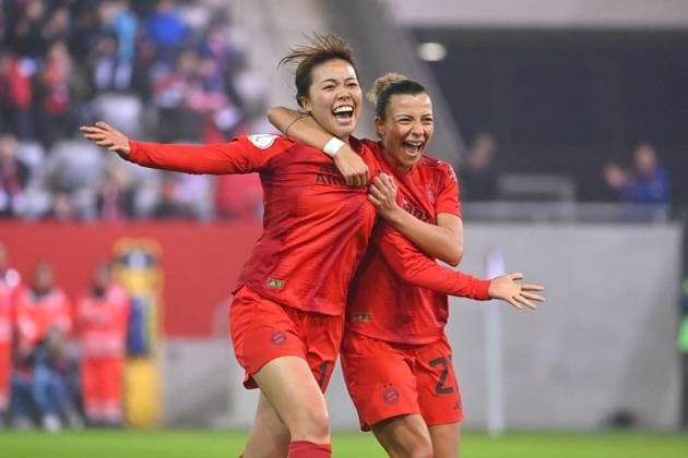 Sport Themen der Woche KW07 Sport Bilder des Tages Torjubel Momoko TANIKAWA (FCB) mit Arianna CARUSO (FCB) nach Tor zum 3-1, Jubel,Freude,Begeisterung, Aktion, FC Bayern Muenchen - Eintracht Frankfurt Fussball DFB Pokal Viertelfinale der Frauen am 12.02.2025 FC BAYERN CAMPUS *** Goal celebration Momoko TANIKAWA FCB with Arianna CARUSO FCB after goal to 3 1, cheering, joy, enthusiasm, action, FC Bayern Muenchen Eintracht Frankfurt Football DFB Cup Quarterfinal Women on 12 02 2025 FC BAYERN CAMPUS