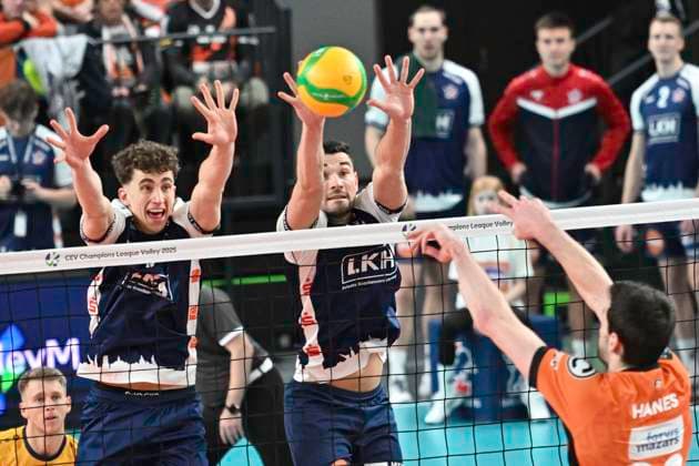 GER CEV Champions League, SVG Lueneburg vs Berlin Recycling Volleys 12 02 2025, LKH Arena, Lueneburg, GER CEV Champions League, SVG Lueneburg vs Berlin Recycling Volleys in the picture Joscha Kunstmann Lueneburg 07 and Lorenz Karlitzek Lueneburg 10 try to assert themselves against Jake Hanes Berlin 22 nordphotoxGmbH xWitke nph00002