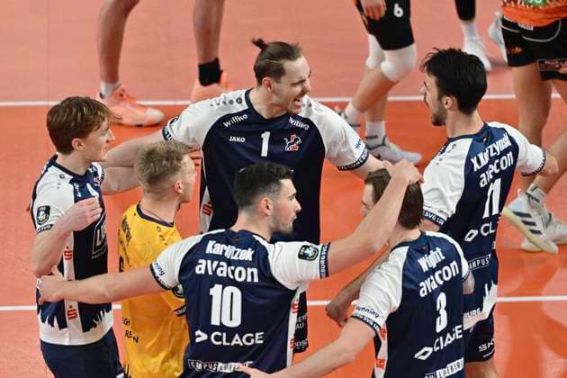 GER CEV Champions League, SVG Lueneburg vs Berlin Recycling Volleys 12 02 2025, LKH Arena, Lueneburg, GER CEV Champions League, SVG Lueneburg vs Berlin Recycling Volleys in the picture the Lueneburg team cheers nordphotoxGmbH xWitke nph00002