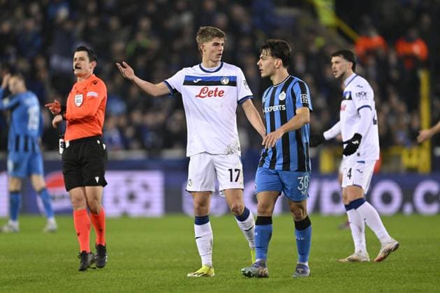 Club Brugge v Atalanta - UEFA Champions League BRUGGE, BELGIUM - FEBRUARY 12 : De Ketelaere Charles forward of Atalanta and Jashari Ardon midfielder of Club Brugge after the game during the UEFA Champions League 2024 25 knockout phase play-off match first round between Club Brugge and Atalanta on February 12, 2025 in Brugge, Belgium, 12 02 2025 Brugge Belgium  Copyright: xDhax