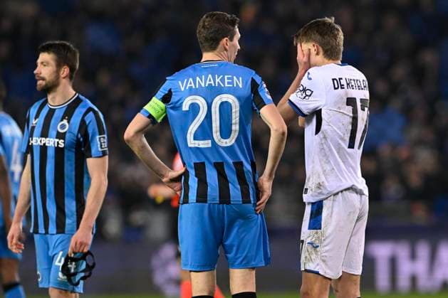 Club Brugge v Atalanta - UEFA Champions League BRUGGE, BELGIUM - FEBRUARY 12 : Vanaken Hans midfielder of Club Brugge and De Ketelaere Charles forward of Atalanta after the game during the UEFA Champions League 2024 25 knockout phase play-off match first round between Club Brugge and Atalanta on February 12, 2025 in Brugge, Belgium, 12 02 2025 Brugge Belgium  Copyright: xDhax