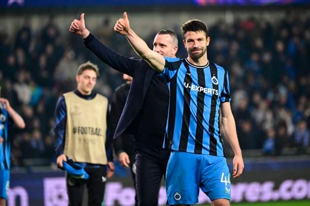 Club Brugge v Atalanta - UEFA Champions League BRUGGE, BELGIUM - FEBRUARY 12 : Mechele Brandon defender of Club Brugge, Hayen Nicky head coach of Club Brugge greeting fans after the game during the UEFA Champions League 2024 25 knockout phase play-off match first round between Club Brugge and Atalanta on February 12, 2025 in Brugge, Belgium, 12 02 2025 Brugge Belgium  Copyright: xPeterxDexVoechtx