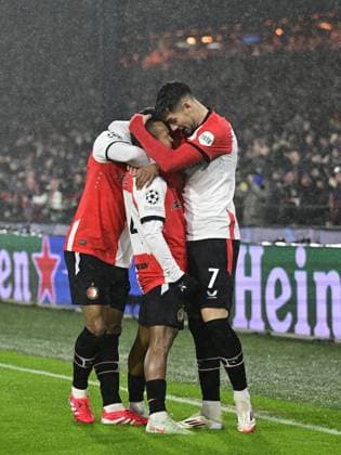 ROTTERDAM - (l-r) Quinten Timber of Feyenoord, Jakub Moder of Feyenoord, Igor Paixao of Feyenoord celebrate 1-0 during the UEFA Champions League playoff match between Feyenoord and AC Milan at Feyenoord Stadion de Kuip on Feb. 12, 2025 in Rotterdam, Netherlands. ANP OLAF CRACK UEFA Champions League 2024 25 League Knockout Play-off First Leg 2024 25 xVIxANPxSportx xxANPxIVx 519820589 originalFilename: 519820589.jpg