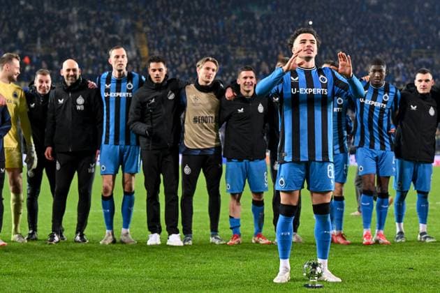 250212 Champions League Knock Out Club Brugge vs Atalanta Chemsdine Talbi (68) of Club Brugge and his teammates celebrate after winning a soccer game between Belgian Club Brugge KV and Italian Atalanta Bergamo in the UEFA Champions League Knockout phase play-offs leg 1 of the 2024-25 season, on Wednesday 12 February 2025 in Brugge , Belgium . photo Isosport David Catry Brugge Belgium  Copyright: xDavidxCatryx 20250212DC1_2611