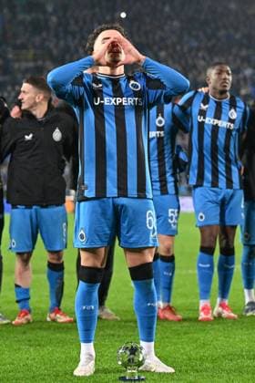 250212 Champions League Knock Out Club Brugge vs Atalanta Chemsdine Talbi (68) of Club Brugge and his teammates celebrate after winning a soccer game between Belgian Club Brugge KV and Italian Atalanta Bergamo in the UEFA Champions League Knockout phase play-offs leg 1 of the 2024-25 season, on Wednesday 12 February 2025 in Brugge , Belgium . photo Isosport David Catry Brugge Belgium  Copyright: xDavidxCatryx 20250212DC1_2638