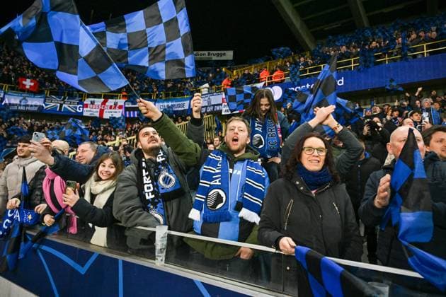 250212 Champions League Knock Out Club Brugge vs Atalanta fans and supporters of Club Brugge celebrate after winning a soccer game between Belgian Club Brugge KV and Italian Atalanta Bergamo in the UEFA Champions League Knockout phase play-offs leg 1 of the 2024-25 season, on Wednesday 12 February 2025 in Brugge , Belgium . photo Isosport David Catry Brugge Belgium  Copyright: xDavidxCatryx 20250212DC2_3552