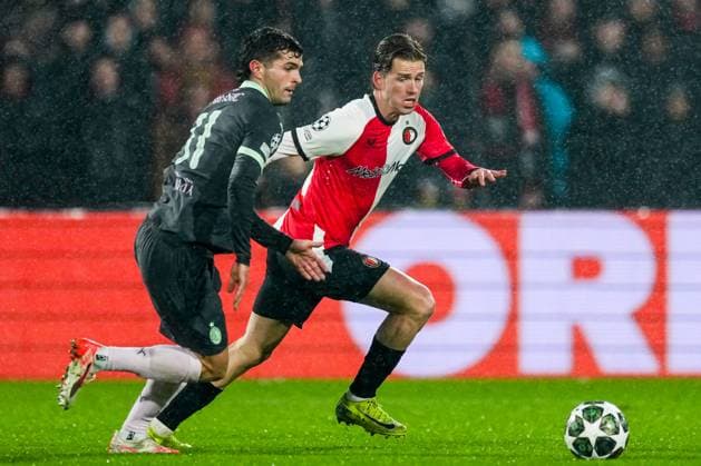 UEFA Champions League: Feyenoord v AC Milan Rotterdam - Christian Pulisic of AC Milan, Gijs Smal of Feyenoord during the 1st leg of the knockout phase play-offs of new format of the Champions League 2024 2025. The match is set between Feyenoord and AC Milan at Stadion Feijenoord De Kuip on 12 February 2025 in Rotterdam, The Netherlands. Copyright: xTomxBodex