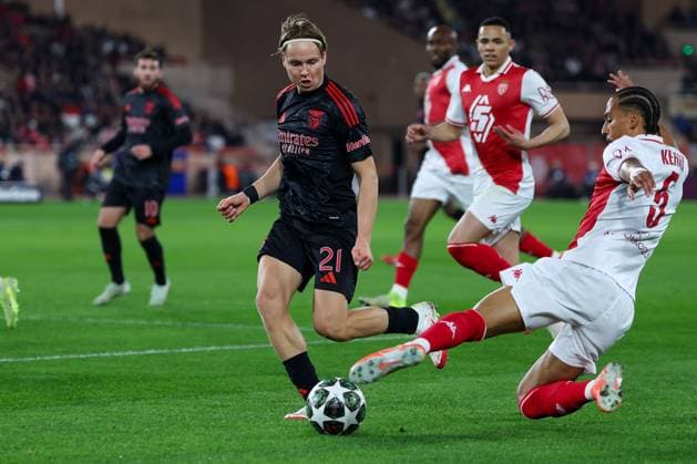 Monaco on February 12, 2025 Uefa Champions League Knockout phase play offs, 1st leg AS Monaco SL Benfica, Andreas Schjelderup S L Benfica Thilo Kehrer AS Monaco , Duel, Action, Action, Battles for the Ball Copyright: JoaquimxFerreira
