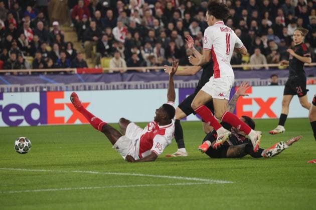 RECORD DATE NOT STATED As Monaco benfica barrage aller champions ligues SERGE HAOUZI MAXPPP - MONACO Monaco le 12 Fevrier 2025 au stade Louis II l AS Monaco recoit le Benfica de Lisbonne pour le compte des barrages aller de la Ligue des champions 2024-2025 phase de ligues Le joueur monegasque Embolo au duel avec le portugais Otamendi lors du match Monaco Benfica - Monaco vs. Benfica - 12 February 2025 MONACO Principaute de Monaco France  Copyright: xMAXPPPxSERGExxHAOUZIx SHZ202502126350 SHZ202502126350