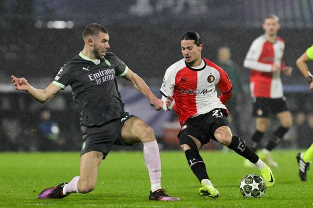 ROTTERDAM - (l-r) Strahinja PavloviÄÂ‡ of AC Milan, Anis Hadj Moussa of Feyenoord during the UEFA Champions League playoff match between Feyenoord and AC Milan at Feyenoord Stadion de Kuip on Feb. 12, 2025 in Rotterdam, Netherlands. ANP OLAF CRACK UEFA Champions League 2024 25 League Knockout Play-off First Leg 2024 25 xVIxANPxSportx xxANPxIVx 519821363 originalFilename: 519821363.jpg