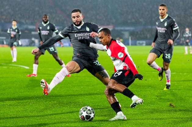 UEFA Champions League: Feyenoord v AC Milan Rotterdam - Kyle Walker of AC Milan, Igor Paixao of Feyenoord during the 1st leg of the knockout phase play-offs of new format of the Champions League 2024 2025. The match is set between Feyenoord and AC Milan at Stadion Feijenoord De Kuip on 12 February 2025 in Rotterdam, The Netherlands. Copyright: xYannickxVerhoevenx