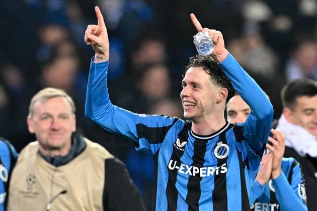 250212 Champions League Knock Out Club Brugge vs Atalanta Maxim De Cuyper (55) of Club Brugge celebrates after winning a soccer game between Belgian Club Brugge KV and Italian Atalanta Bergamo in the UEFA Champions League Knockout phase play-offs leg 1 of the 2024-25 season, on Wednesday 12 February 2025 in Brugge , Belgium . photo Isosport David Catry Brugge Belgium  Copyright: xDavidxCatryx 20250212DC2_3349