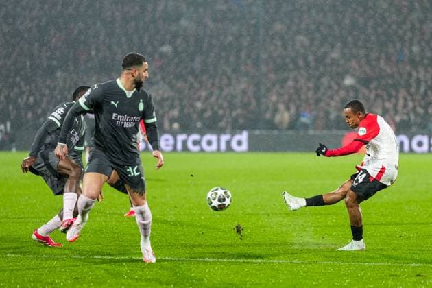 UEFA Champions League: Feyenoord v AC Milan Rotterdam - Igor Paixao of Feyenoord during the 1st leg of the knockout phase play-offs of new format of the Champions League 2024 2025. The match is set between Feyenoord and AC Milan at Stadion Feijenoord De Kuip on 12 February 2025 in Rotterdam, The Netherlands. Copyright: xYannickxVerhoevenx