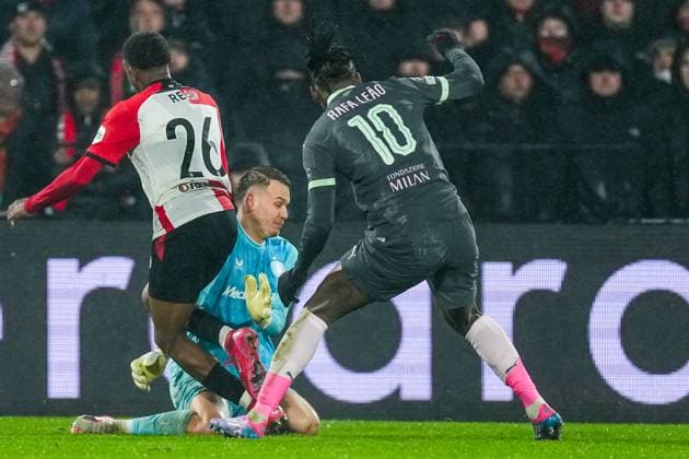 UEFA Champions League: Feyenoord v AC Milan Rotterdam - Givairo Read of Feyenoord, Feyenoord keeper Timon Wellenreuther, Rafael Leao of AC Milan during the 1st leg of the knockout phase play-offs of new format of the Champions League 2024 2025. The match is set between Feyenoord and AC Milan at Stadion Feijenoord De Kuip on 12 February 2025 in Rotterdam, The Netherlands. Copyright: xTomxBodex