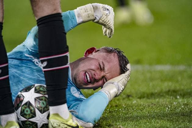Sport Bilder des Tages ROTTERDAM, 12-02-2025 , Stadium Feijenoord de Kuip , UEFA Champions League Knockout phase play-offs season 2024 2025 , match between Feyenoord and AC Milan , Feyenoord player Timon Wellenreuther Feyenoord - AC Milan  x27830557x Copyright: