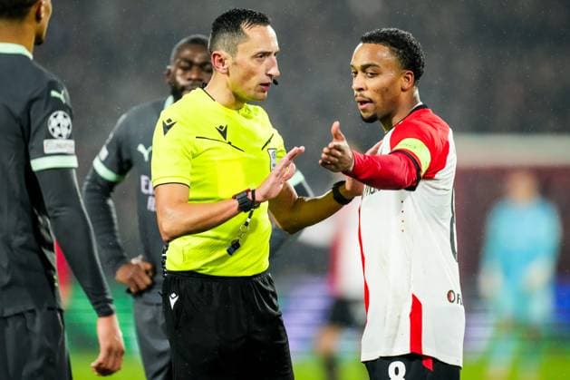 UEFA Champions League: Feyenoord v AC Milan Rotterdam - Referee Jose Maria Sanchez, Quinten Timber of Feyenoord during the 1st leg of the knockout phase play-offs of new format of the Champions League 2024 2025. The match is set between Feyenoord and AC Milan at Stadion Feijenoord De Kuip on 12 February 2025 in Rotterdam, The Netherlands. Copyright: xYannickxVerhoevenx
