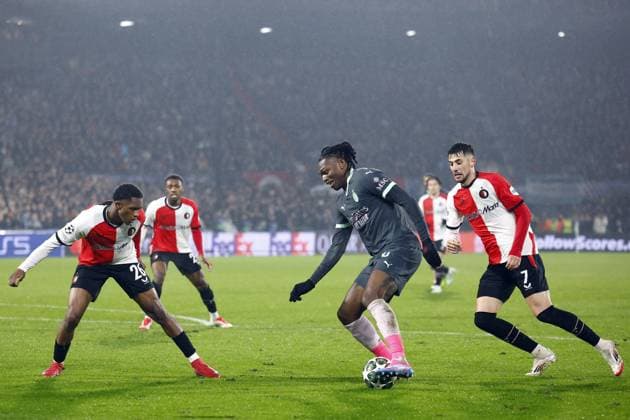 ROTTERDAM - (l-r) Givairo Read of Feyenoord, Rafael LeoÂ£o of AC Milan, Jacob Moder of Feyenoord during the UEFA Champions League playoff match between Feyenoord and AC Milan at Feyenoord Stadion de Kuip on Feb. 12, 2025 in Rotterdam, Netherlands. ANP SEM VAN DER WAL UEFA Champions League 2024 25 League Knockout Play-off First Leg 2024 25 xVIxANPxSportx xxANPxIVx 519825546 originalFilename: 519825546.jpg