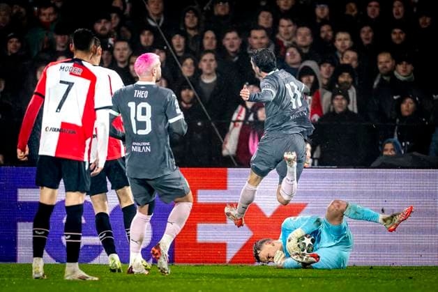 Feyenoord Rotterdam goalkeeper Timon Wellenreuther, AC Milan forwarder Chrstian Pulisic during the match Feyenoord AC Milan at the Stadium De Kuip for the UEFA Champions League Knockout phase play offs1st leg season 2024 2025 in ROTTERDAM, Netherlands on 12 february 2025, photo by Marcel van Dorst EYE4images DeFodi Images Defodi 746 215388 Defodi-746