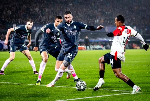 AC Milan defender Kyle Walker, Feyenoord Rotterdam forwarder Igor Paixao during the match Feyenoord AC Milan at the Stadium De Kuip for the UEFA Champions League Knockout phase play offs1st leg season 2024 2025 in ROTTERDAM, Netherlands on 12 february 2025, photo by Marcel van Dorst EYE4images DeFodi Images Defodi 746 215396 Defodi-746