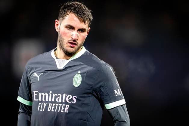AC Milan forwarder Santiago Gimenez during the match Feyenoord AC Milan at the Stadium De Kuip for the UEFA Champions League Knockout phase play offs1st leg season 2024 2025 in ROTTERDAM, Netherlands on 12 february 2025, photo by Marcel van Dorst EYE4images DeFodi Images Defodi 746 215405 Defodi-746