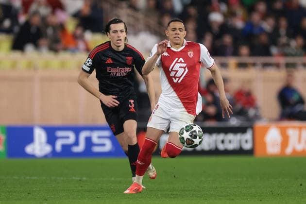 Monaco, Monaco, 12th February 2025. Vanderson of AS Monaco is pursued by Alvaro Carreras of SL Benfica during the UEFA Champions League match at Stade Louis II, Monaco. Picture credit should read: Simon Bellis Sportimage EDITORIAL USE ONLY. No use with unauthorised audio, video, data, fixture lists, club league logos or live services. Online in-match use limited to 120 images, no video emulation. No use in betting, games or single club league player publications. SPI_020_JM_MONACO_BENFICA_UCL_ SPI-3662-0020