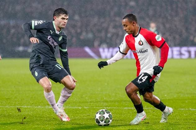 2025-02-12 Feyenoord v AC Milan - UEFA Champions League 2024 25 League Knockout Play-off First Leg ROTTERDAM, NETHERLANDS - FEBRUARY 12: Christian Pulisic of AC Milan battles for possession with Igor Paixao of Feyenoord during the UEFA Champions League 2024 25 League Knockout Play-off First Leg match between Feyenoord and AC Milan at Stadion Feijenoord on February 12, 2025 in Rotterdam, Netherlands. Rotterdam Stadion Feijenoord Netherlands Content not available for redistribution in The Netherlands directly or indirectly through any third parties. Copyright: xJorisxVerwijstx